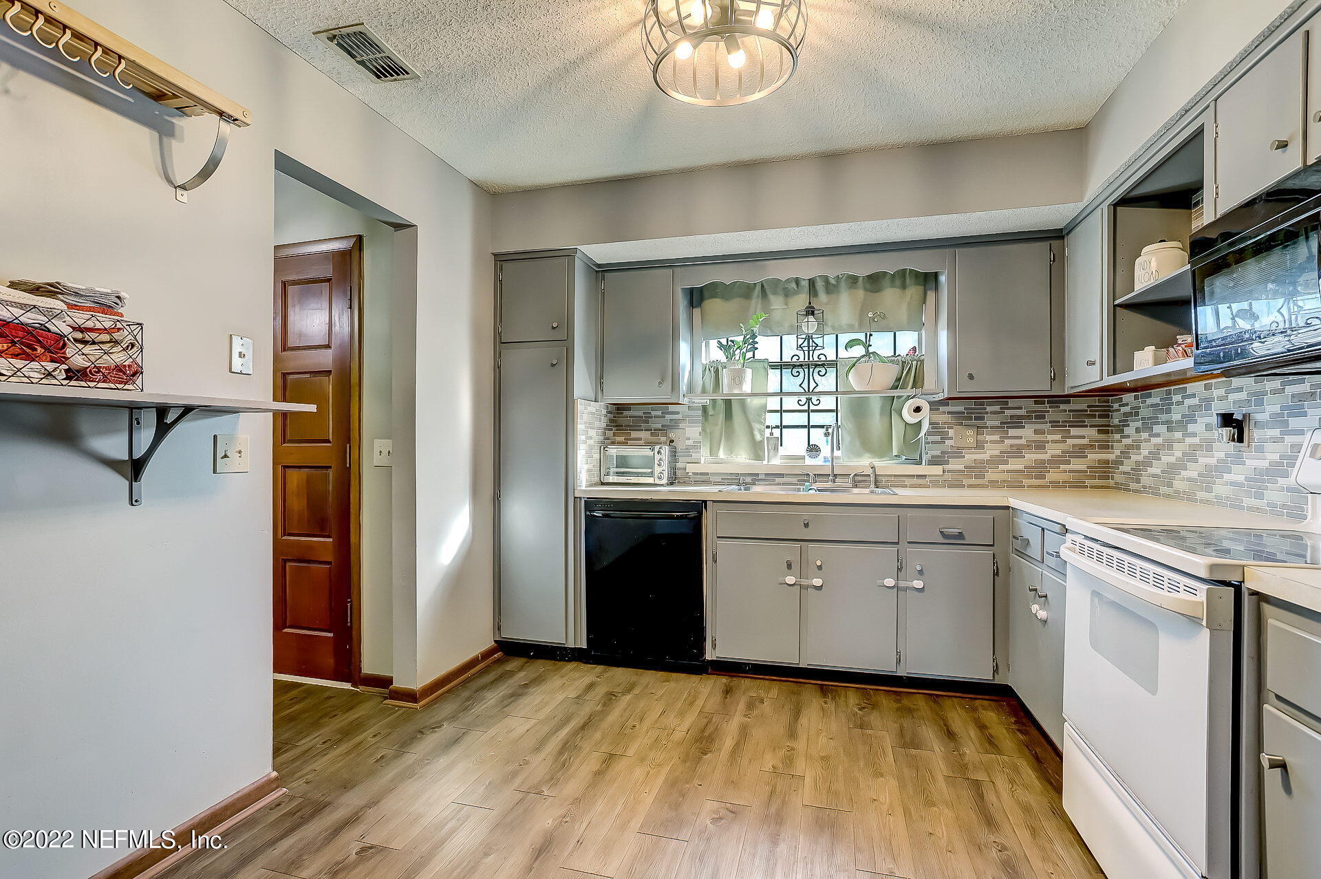 5255 Clarendon Road Jacksonville, FL 32205 - Photo 15 of 42 Kitchen