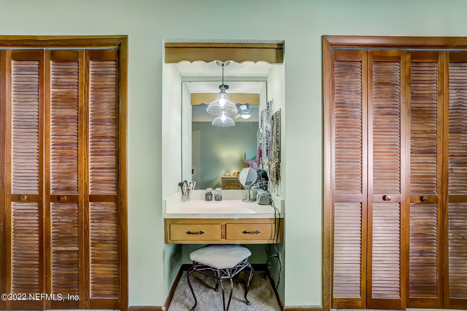 5255 Clarendon Road Jacksonville, FL 32205 - Photo 23 of 42 Dressing table