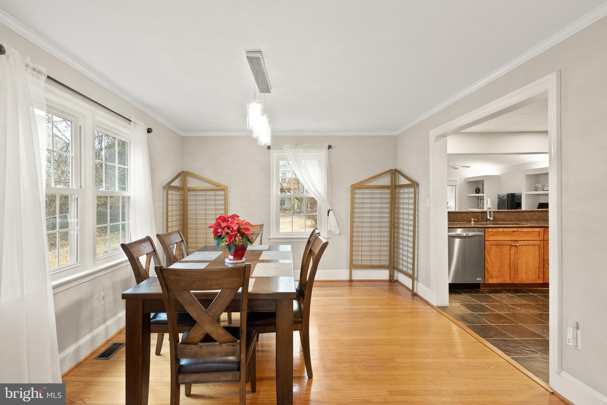 2928 Hunter Road Fairfax, VA 22031 - Photo 14 of 73