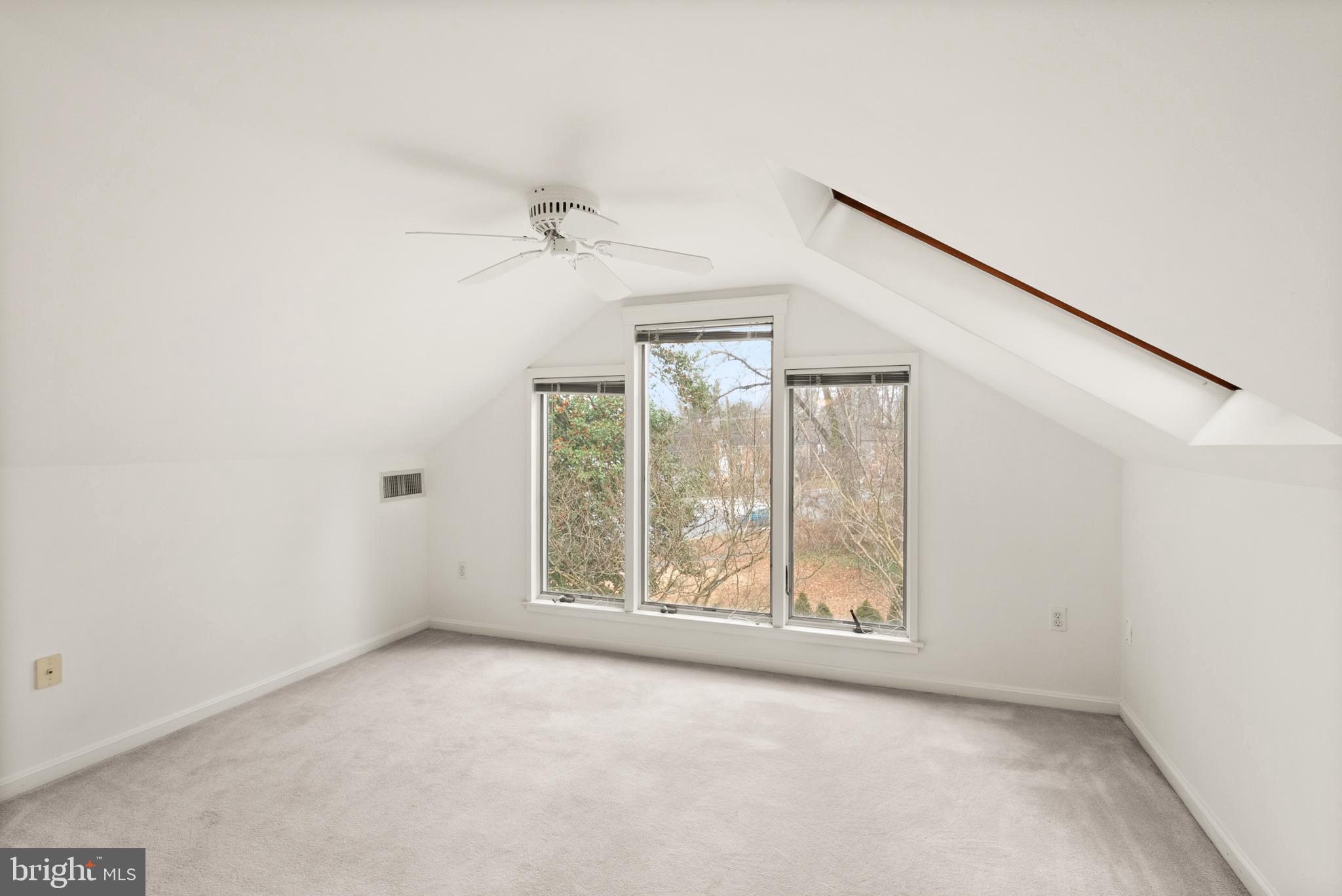 2928 Hunter Road Fairfax, VA 22031 - Photo 40 of 73 an empty room with windows