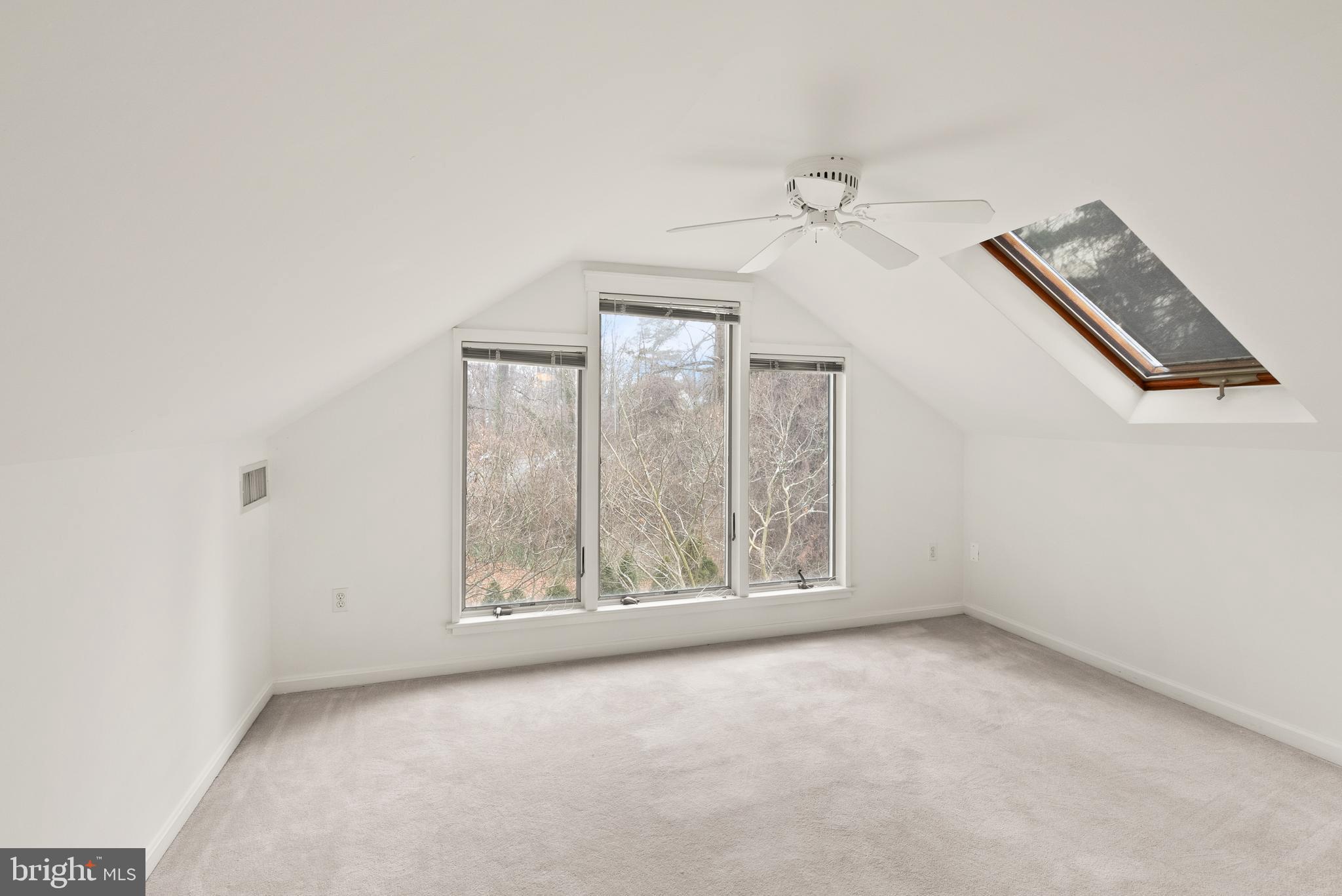 2928 Hunter Road Fairfax, VA 22031 - Photo 41 of 73 an empty room with windows and closet