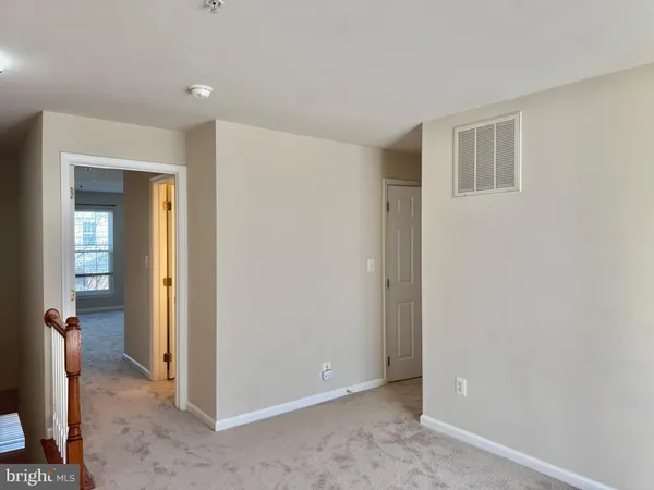 a view of entryway with bathroom
