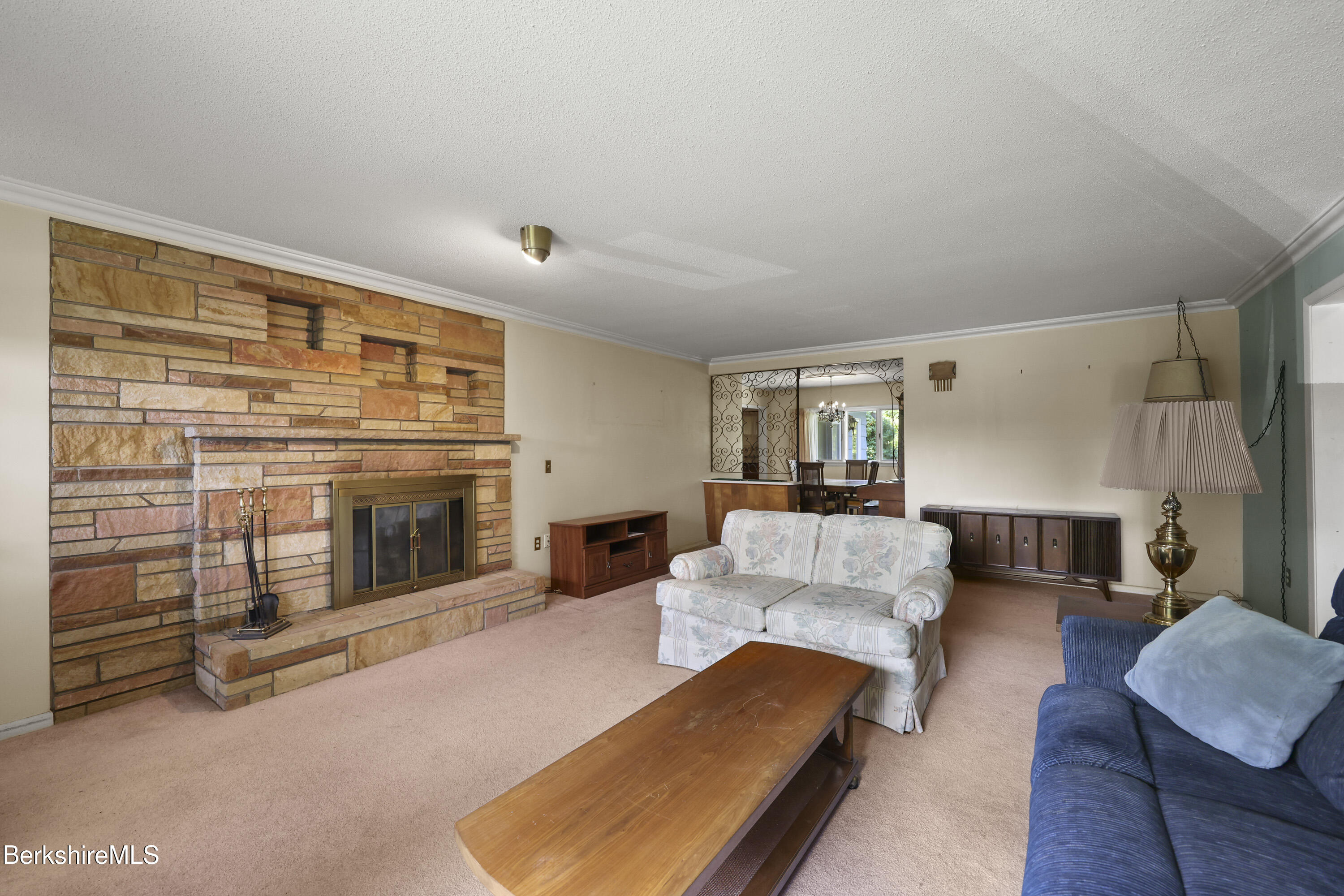 1070 Holmes Road Pittsfield, MA 01201 - Photo 5 of 36 Living Room