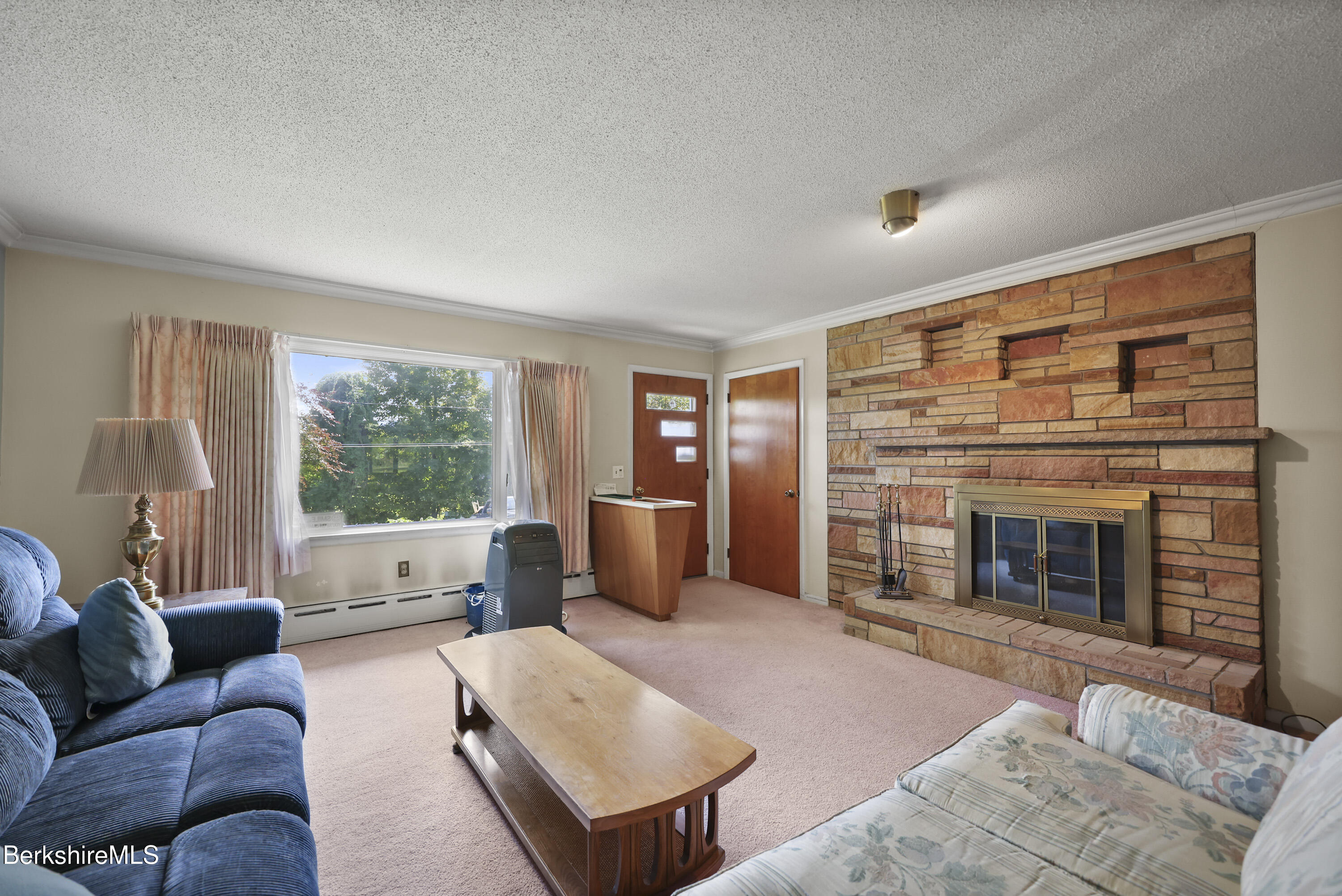 1070 Holmes Road Pittsfield, MA 01201 - Photo 6 of 36 Living Room