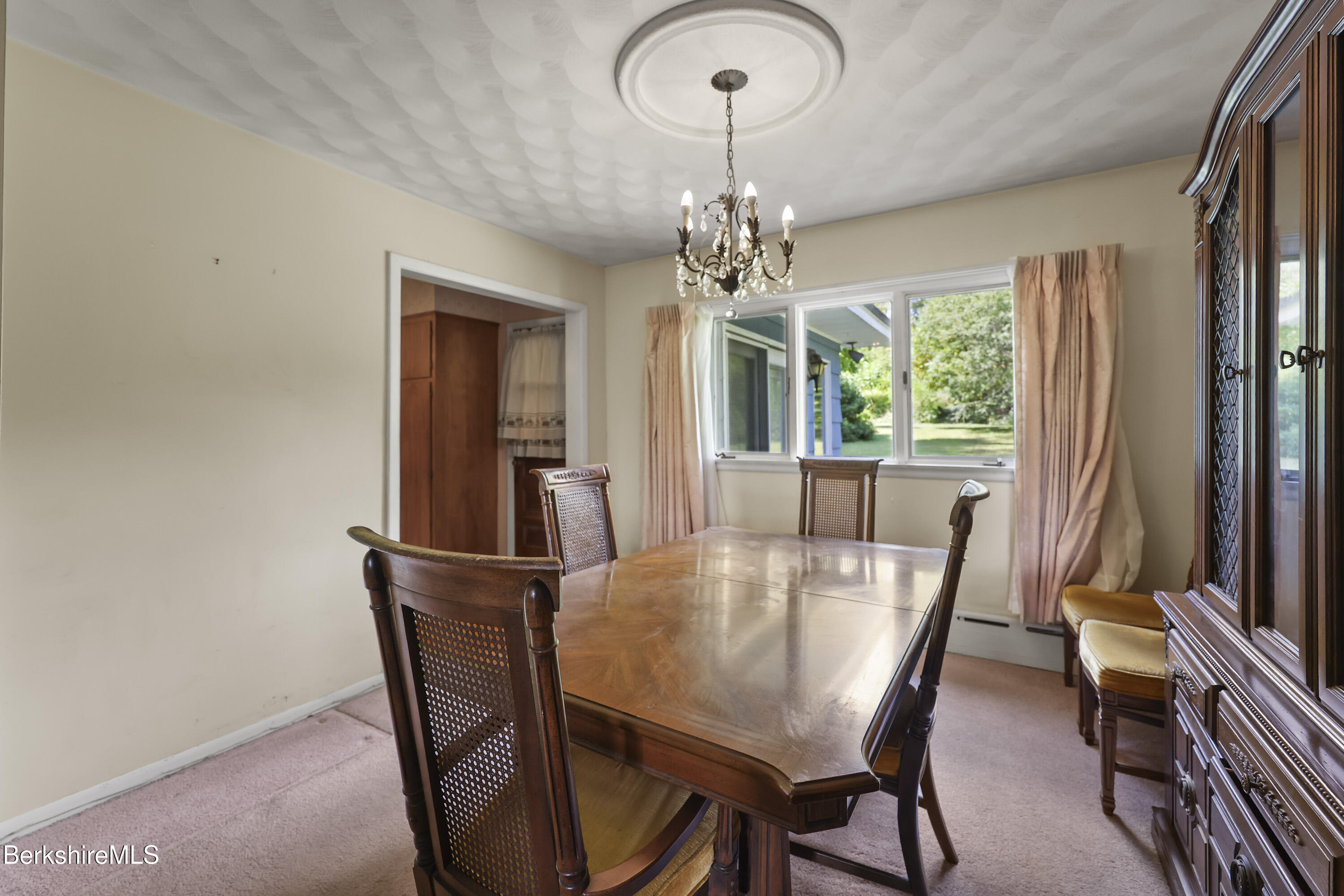 1070 Holmes Road Pittsfield, MA 01201 - Photo 8 of 36 Dining Room