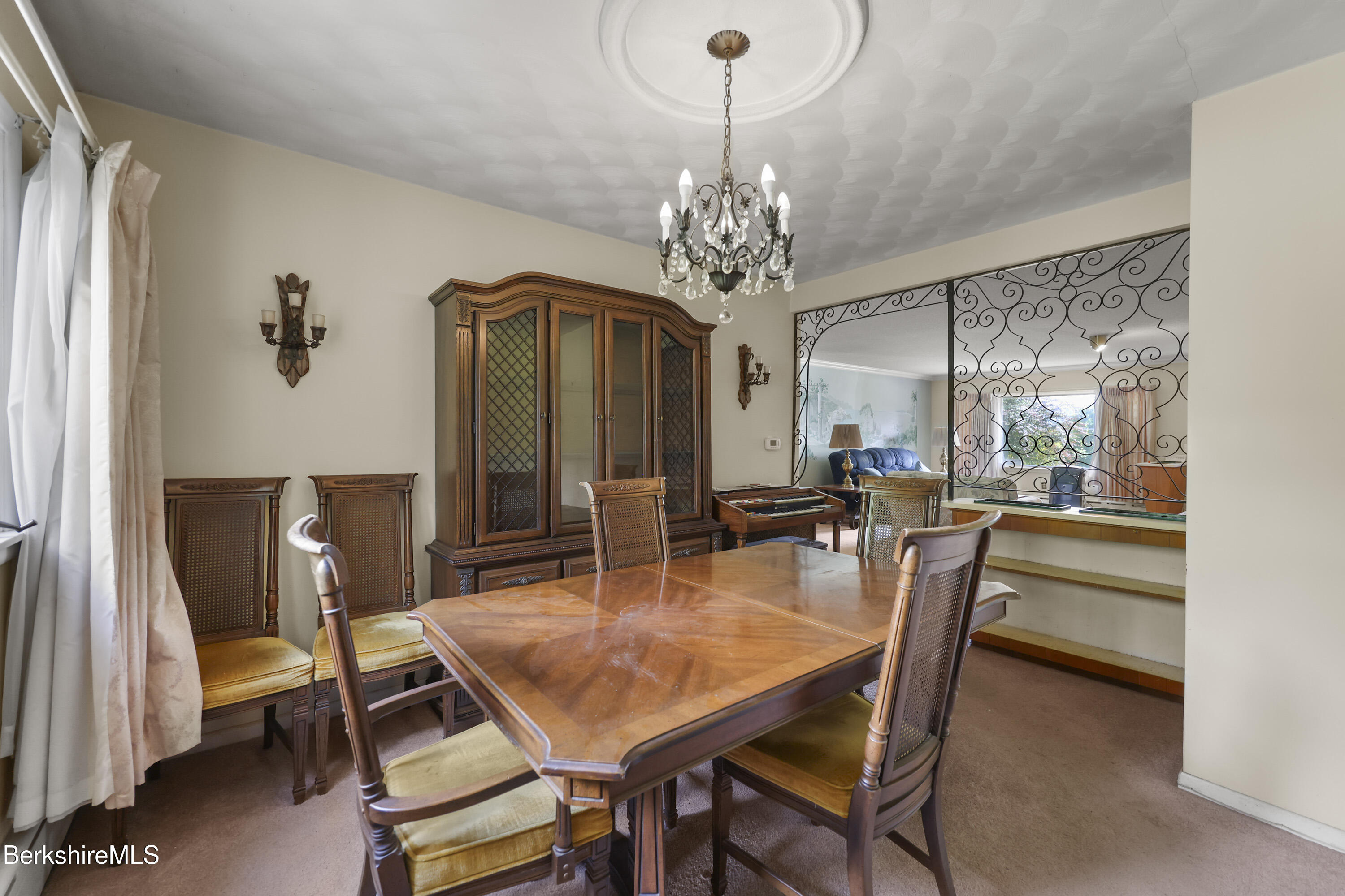 1070 Holmes Road Pittsfield, MA 01201 - Photo 9 of 36 Dining Room