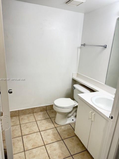 4167 Haverhill Road, Unit 1113 West Palm Beach, FL 33417 - Photo 17 of 18 a bathroom with a toilet a sink and a mirror