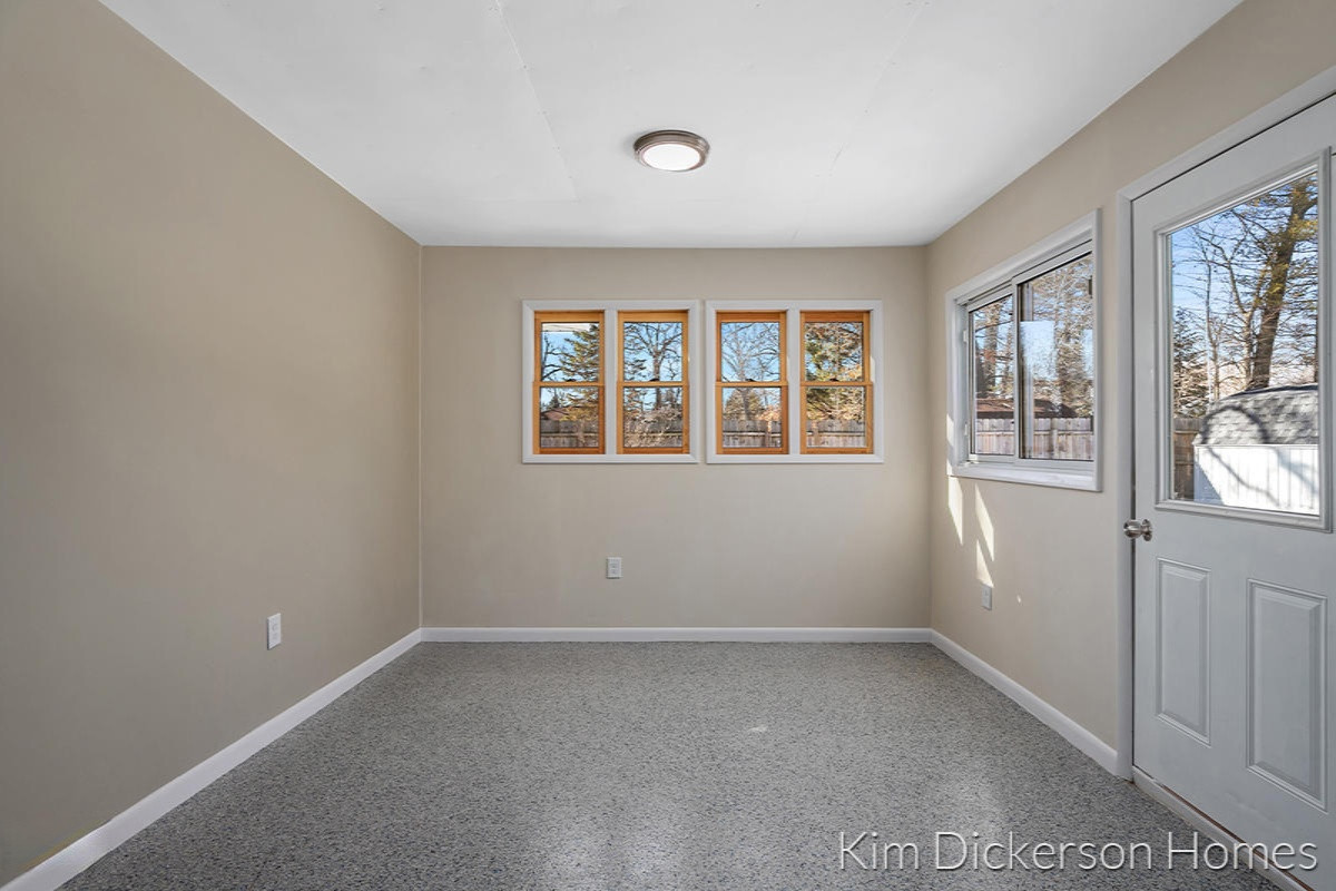1270 West Giles Road Muskegon, MI 49445 - Photo 24 of 29 sun room