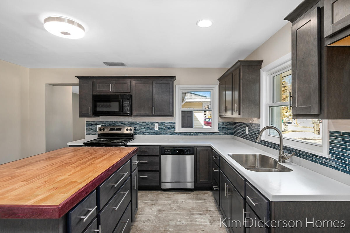 1270 West Giles Road Muskegon, MI 49445 - Photo 8 of 29 kitchen