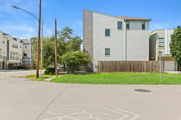 a view of a house with a yard and plants