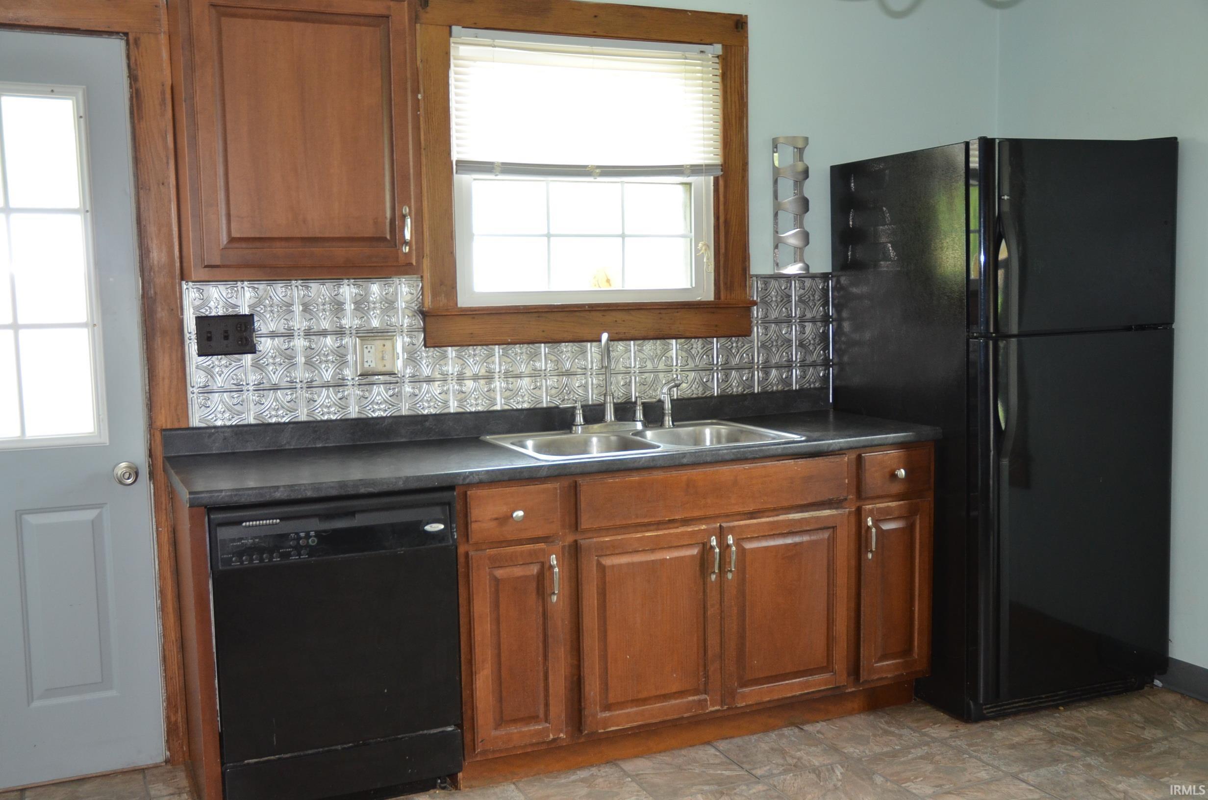 4031 West Division Road Jasper, IN 47546 - Photo 3 of 11 Gallery Image 3