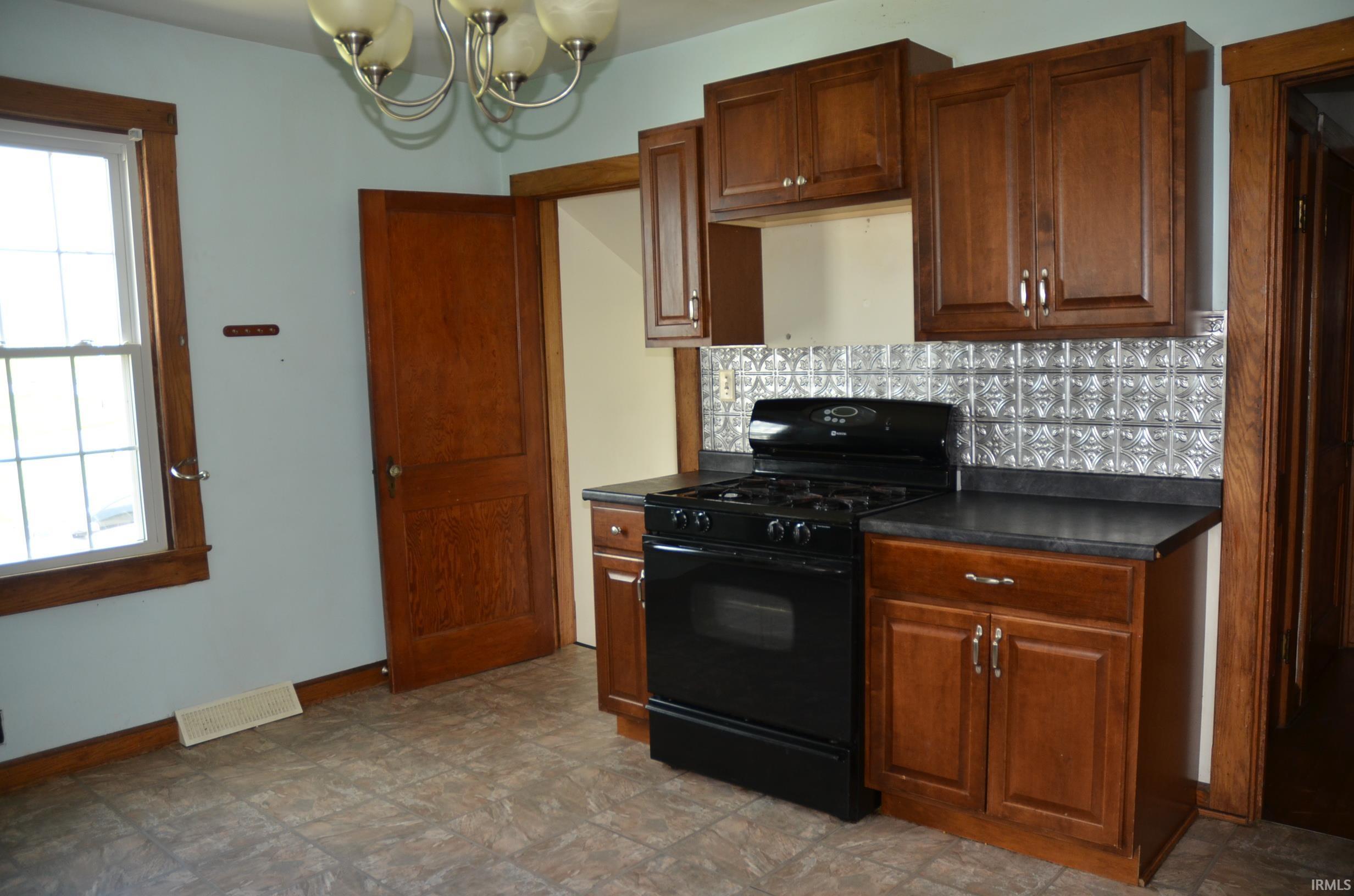 4031 West Division Road Jasper, IN 47546 - Photo 4 of 11 Gallery Image 4