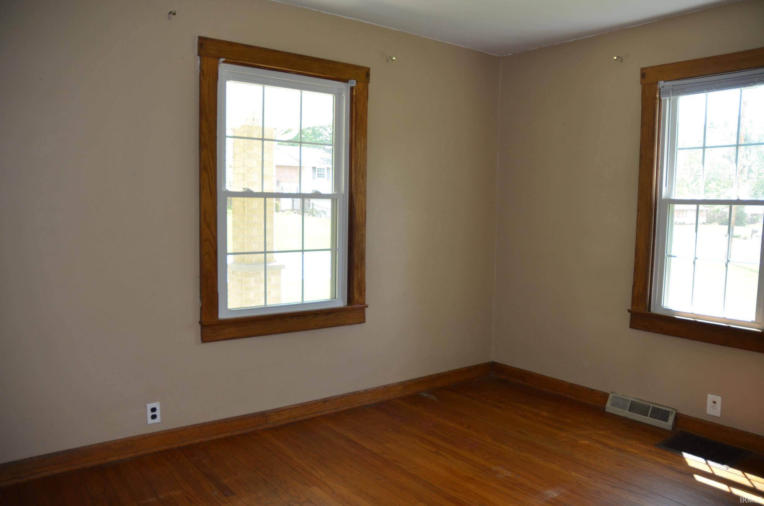 4031 West Division Road Jasper, IN 47546 - Photo 5 of 11 Gallery Image 5