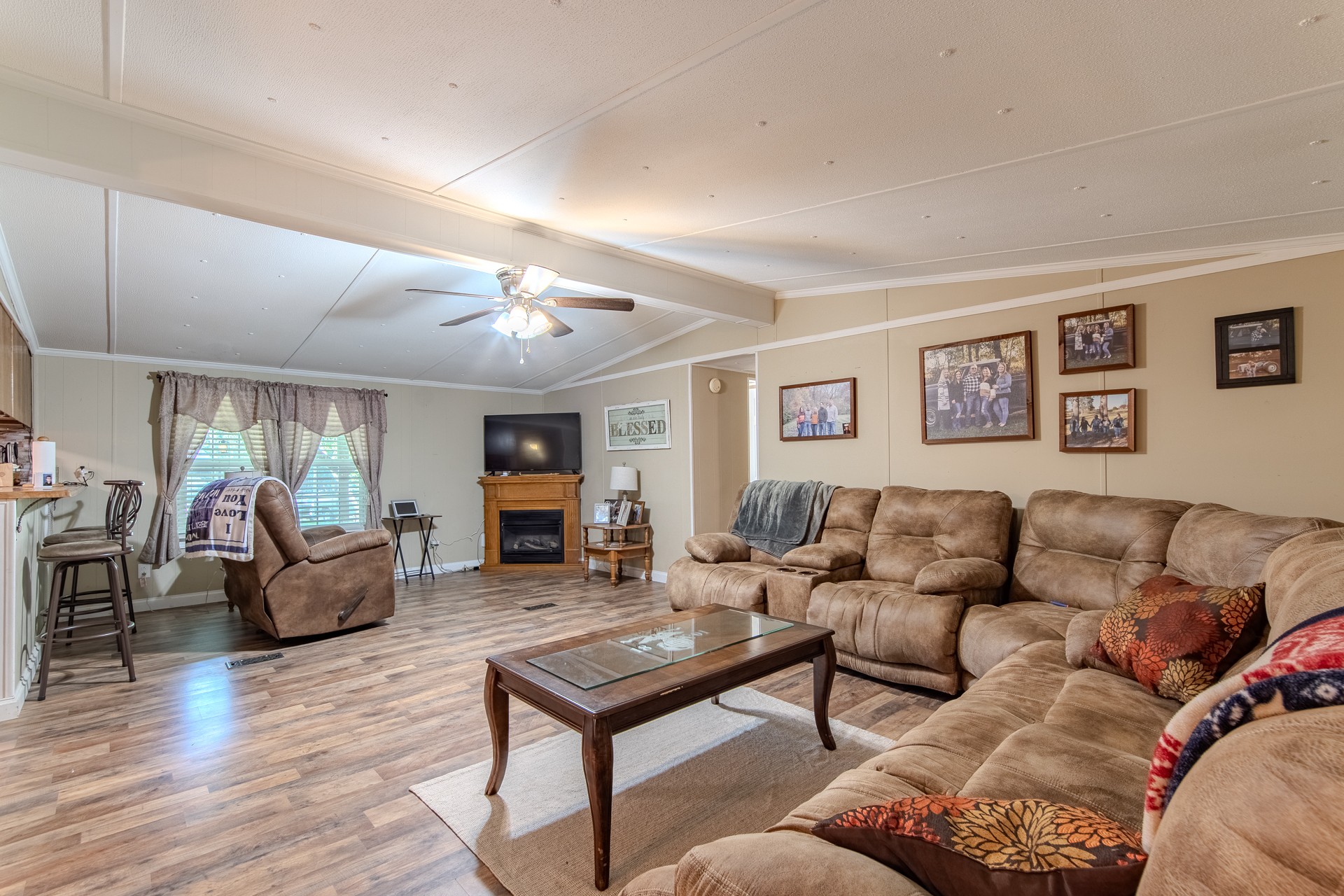 3130 Nance Bend Road Clifton, TN 38425 - Photo 18 of 76 a living room with furniture and wooden floor