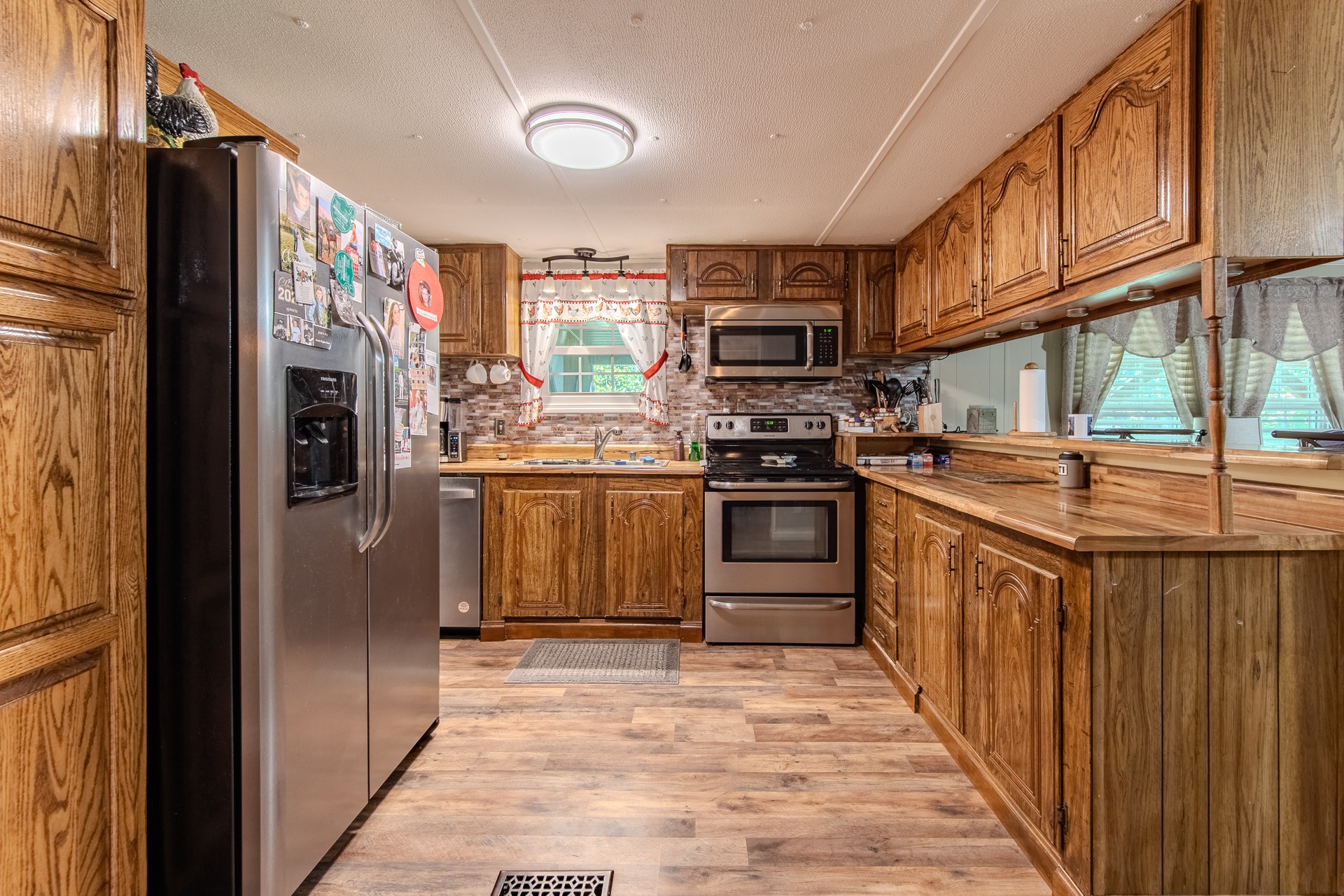 3130 Nance Bend Road Clifton, TN 38425 - Photo 24 of 76 a kitchen with stainless steel appliances granite countertop a refrigerator a stove and a sink