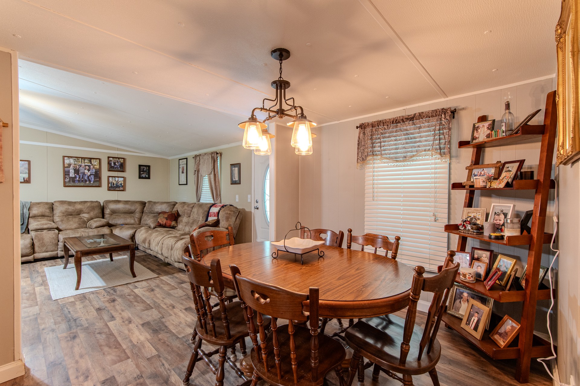 3130 Nance Bend Road Clifton, TN 38425 - Photo 33 of 76 a dining room with furniture and window
