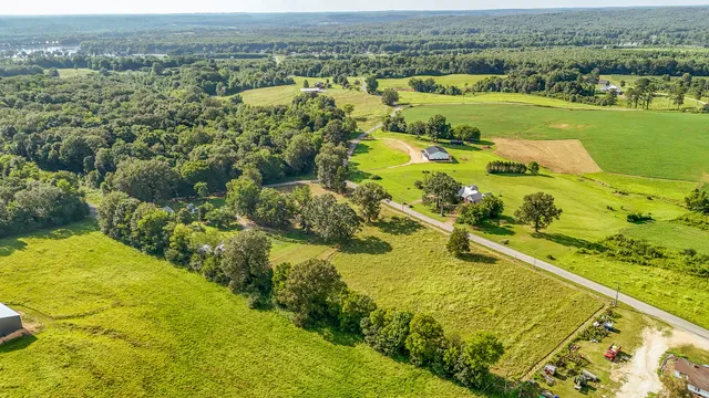 $245,000 | 3130 Nance Bend Road, Clifton, TN 38425