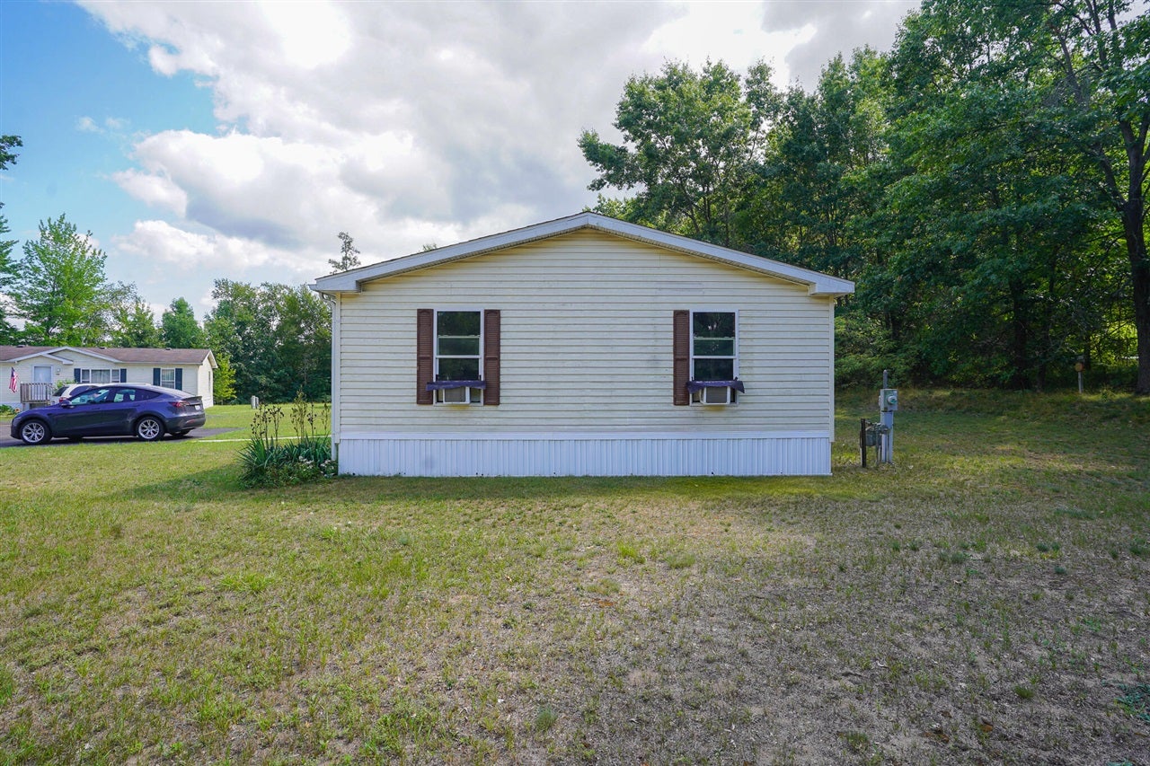 513 East Rainbow Road Newaygo, MI 49337 - Photo 2 of 35 Gallery Image 2