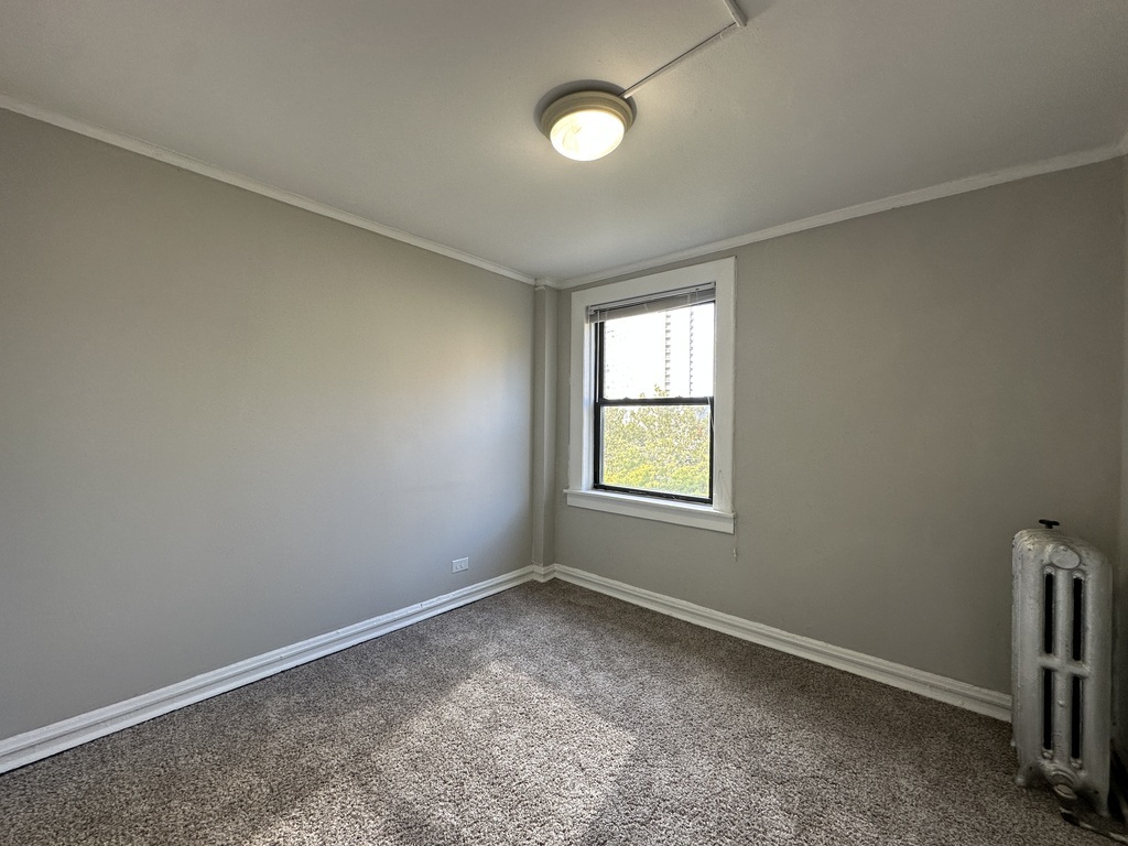661 West Sheridan Road, Unit 601 Chicago, IL 60613 - Photo 14 of 20 an empty room with a empty space and a window