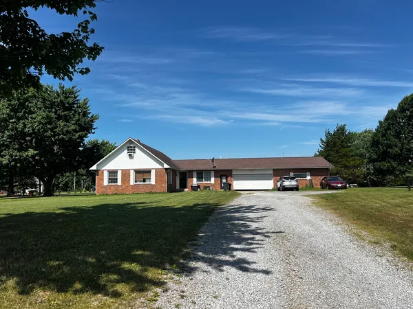 $215,000 | 10585 North Il Highway, Mount Vernon, IL 62864