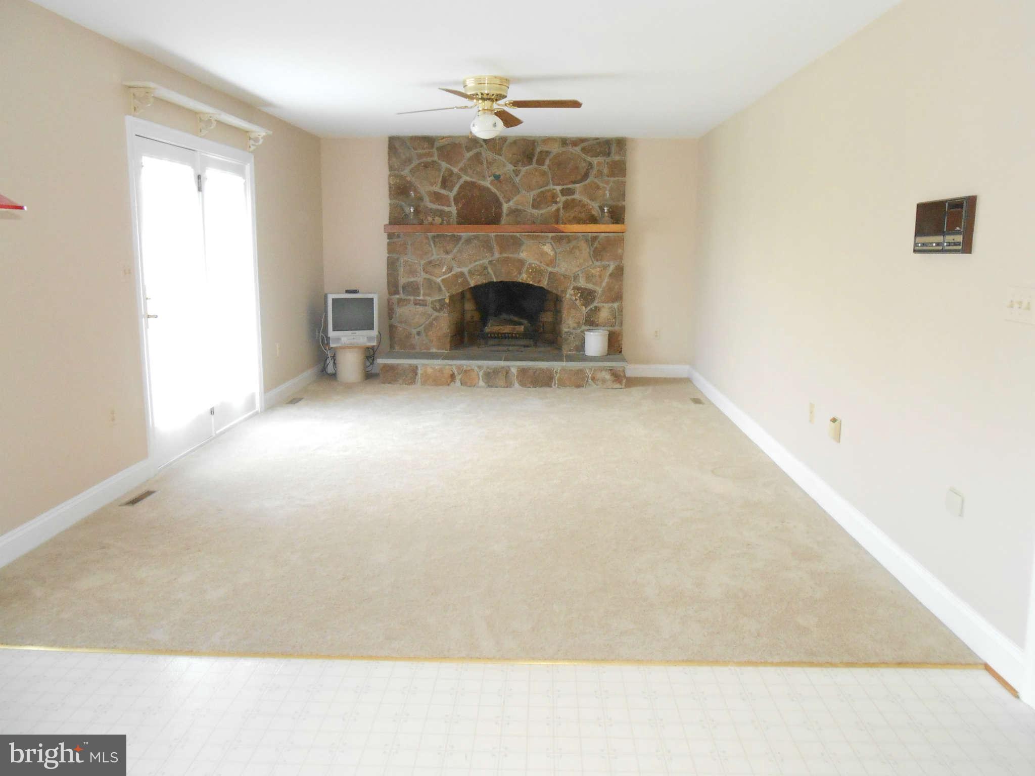 6160 Woodville Road Mount Airy, MD 21771 - Photo 8 of 30 Family Room