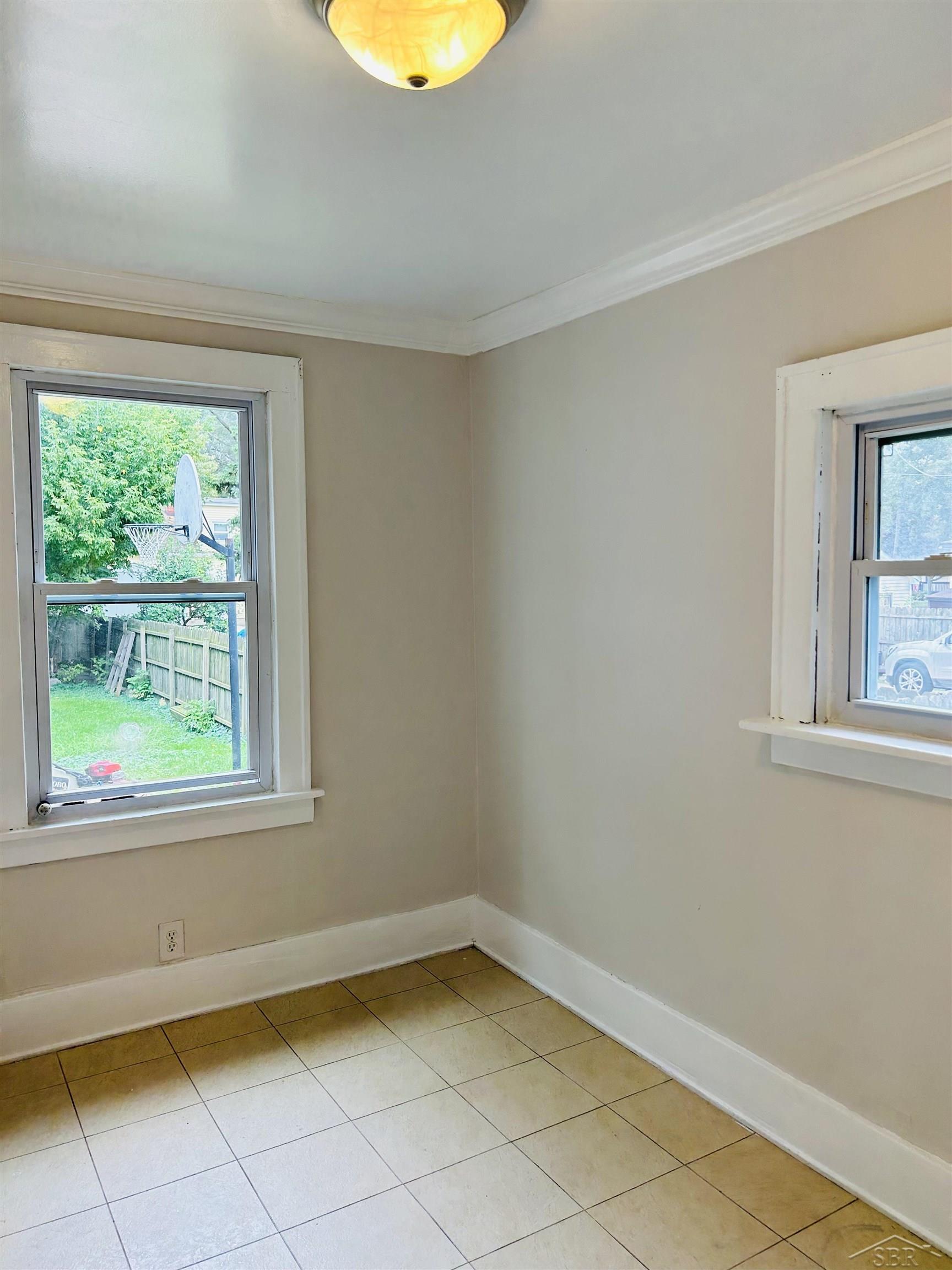 709 Stanton Street Bay City, MI 48708 - Photo 19 of 38 50123584-18.JPG