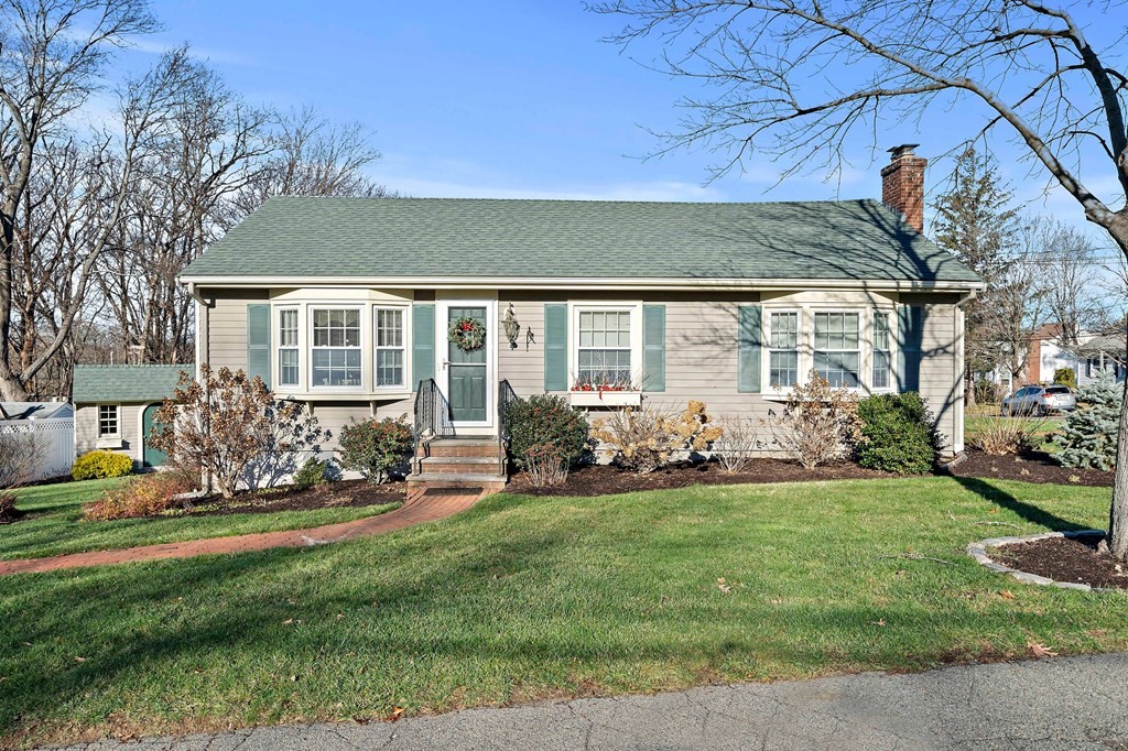 27 Edwards Road Braintree, MA 02184 - Photo 3 of 24 Gallery Image 3