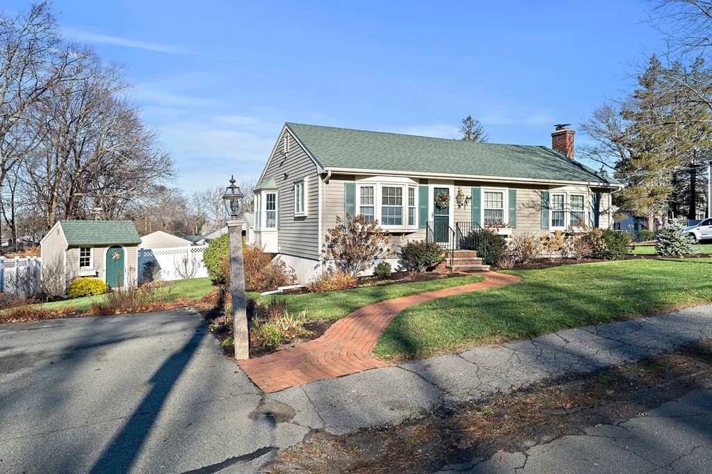 27 Edwards Road Braintree, MA 02184 - Photo 4 of 24 Gallery Image 4