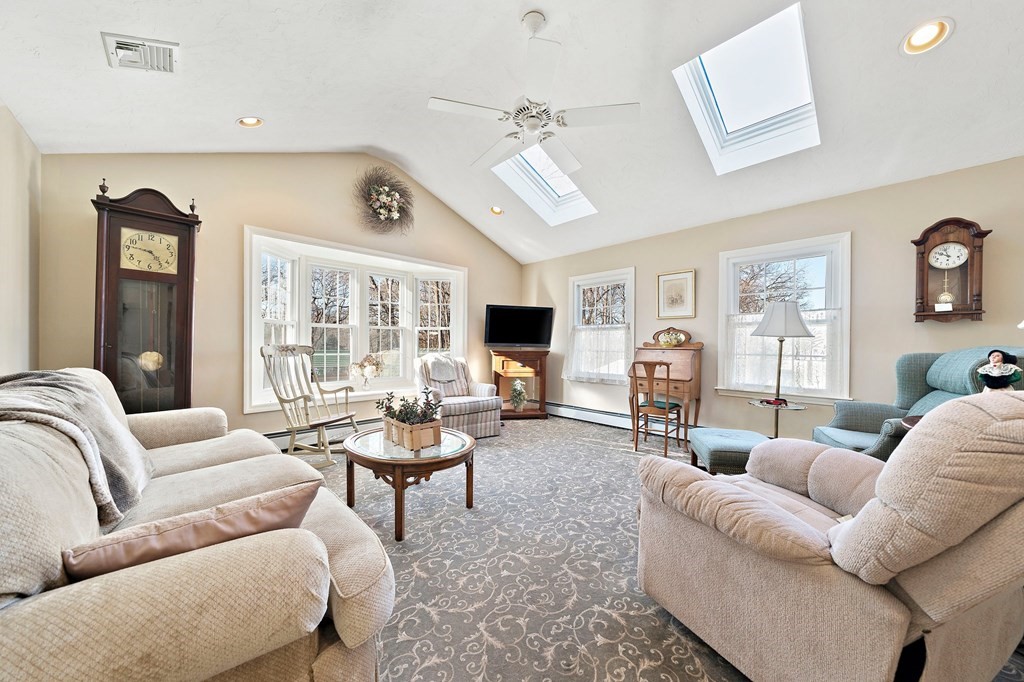 27 Edwards Road Braintree, MA 02184 - Photo 9 of 24 Gallery Image 9