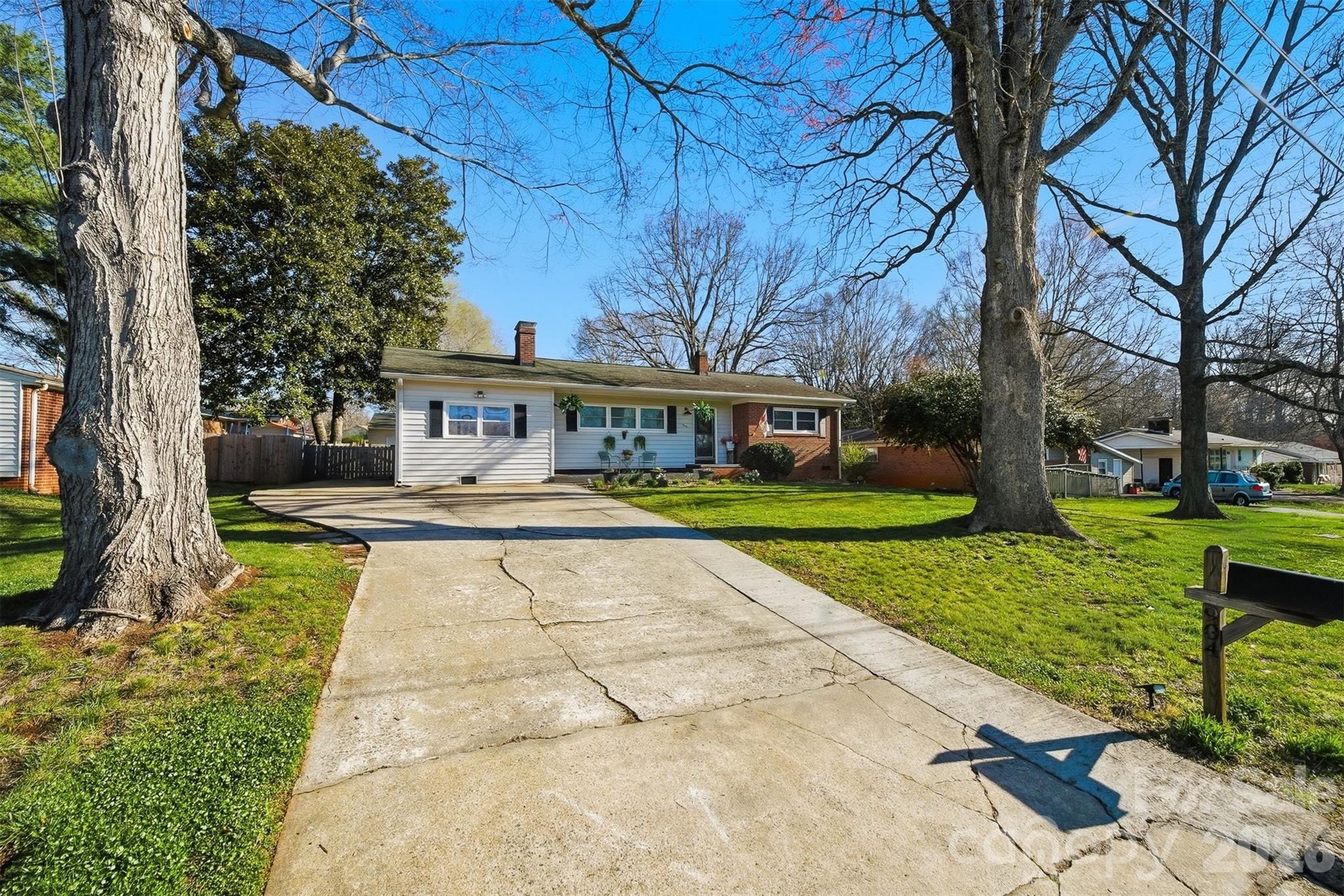 904 15th Street Northwest Conover, NC 28613 - Photo 4 of 28