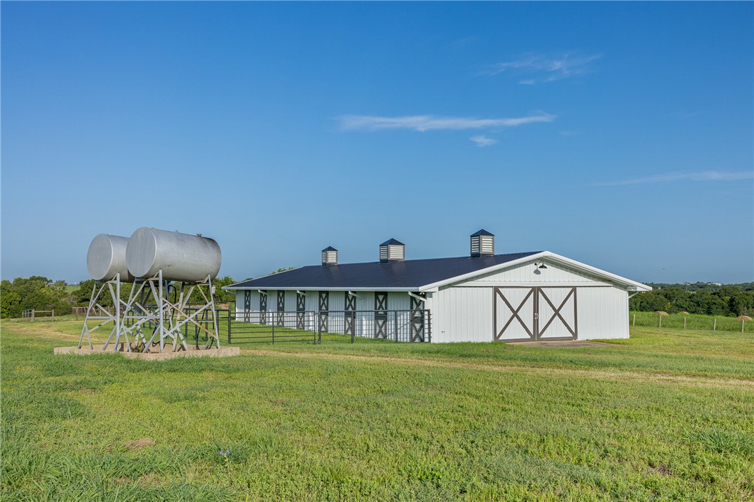 5107 Bovista Ranch Road Navasota, TX 77868 - Photo 21 of 50 a view of a big room with table and chairs
