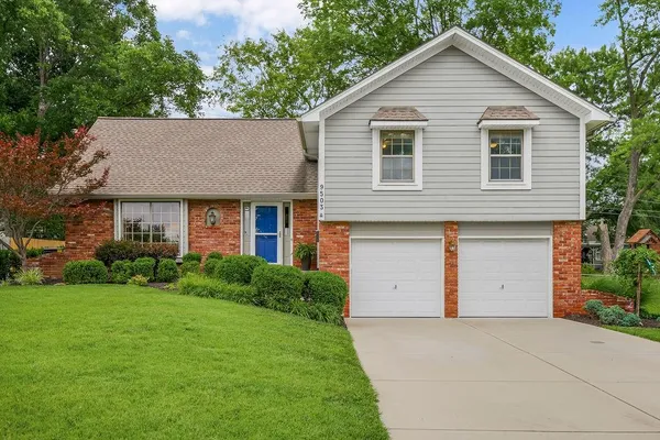 $425,000 | 9503 Farley Circle, Overland Park, KS 66212