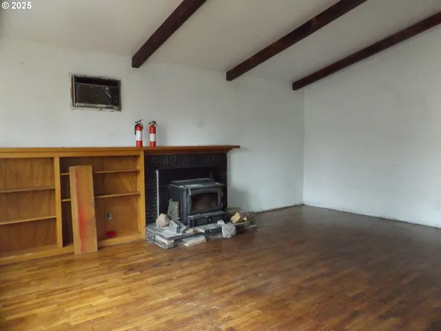a view of a livingroom with a fireplace