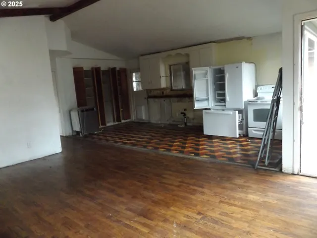 a view of a storage & utility room