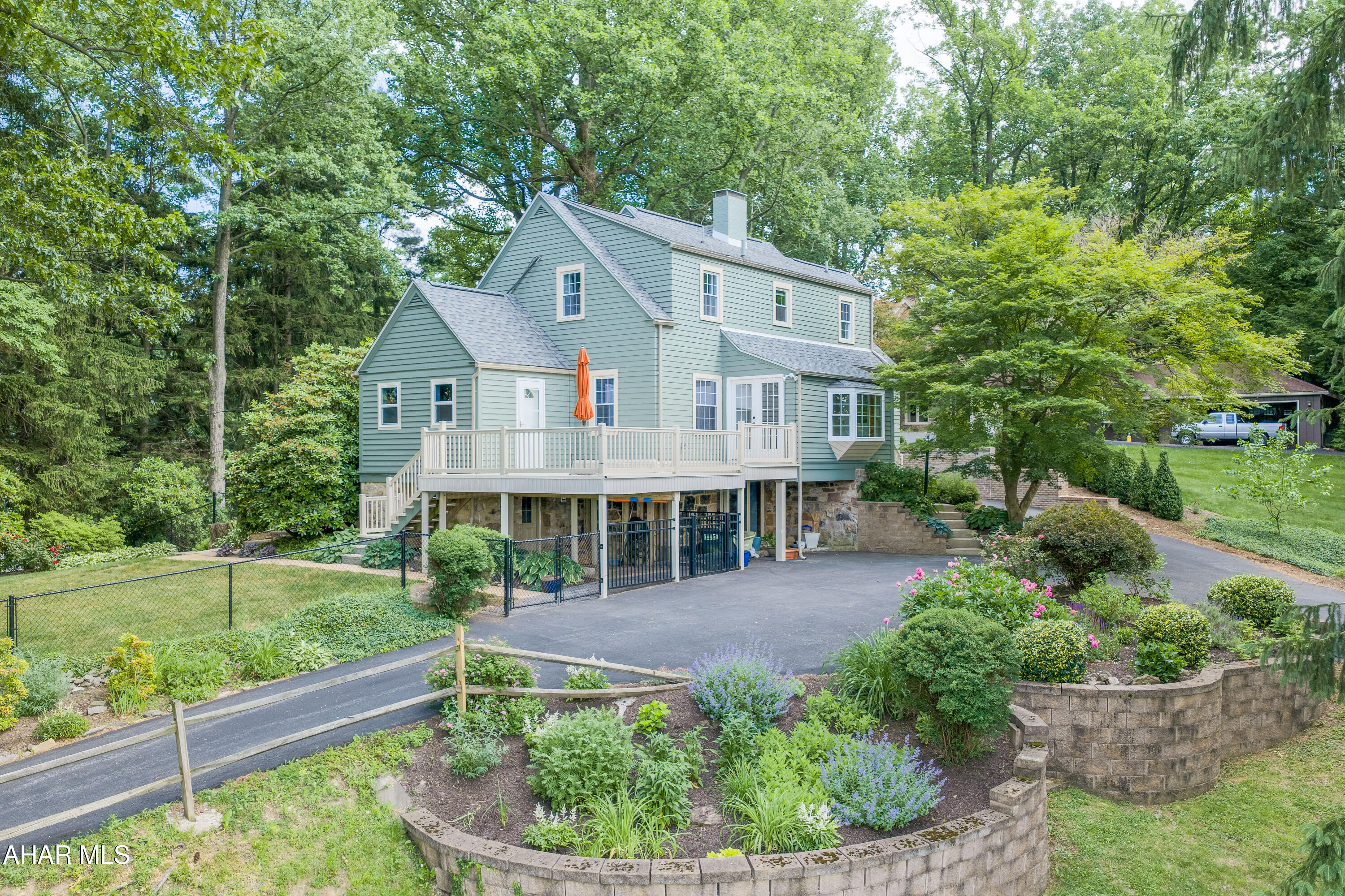 4022 Ridge Avenue Altoona, PA 16602 - Photo 4 of 71