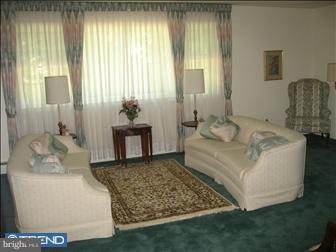 847 Homestead Avenue Springfield, PA 19064 - Photo 2 of 12 Living Room