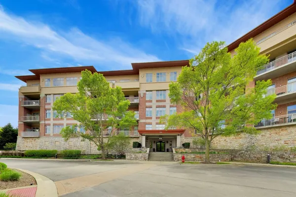 $440,000 | 115 Prairie Park Drive, Unit 502, Wheeling, IL 60090