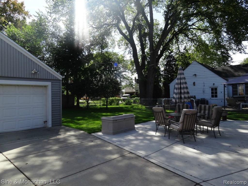 449 Roland Road Grosse Pointe, MI 48236 - Photo 23 of 28 DSC05652.jpg