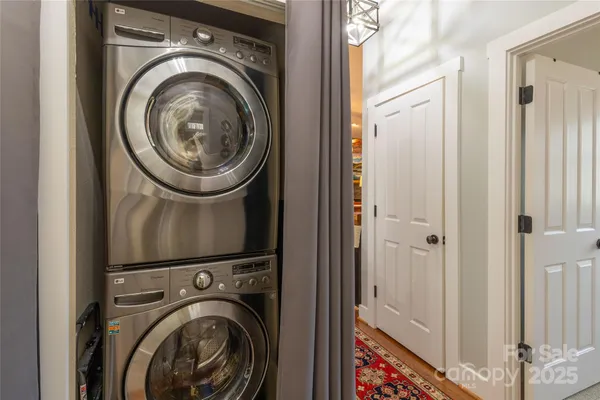 a view of entryway with washer and dryer