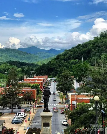 $629,900 | 126 Mossy Cup Court, Tuckasegee, NC 28783