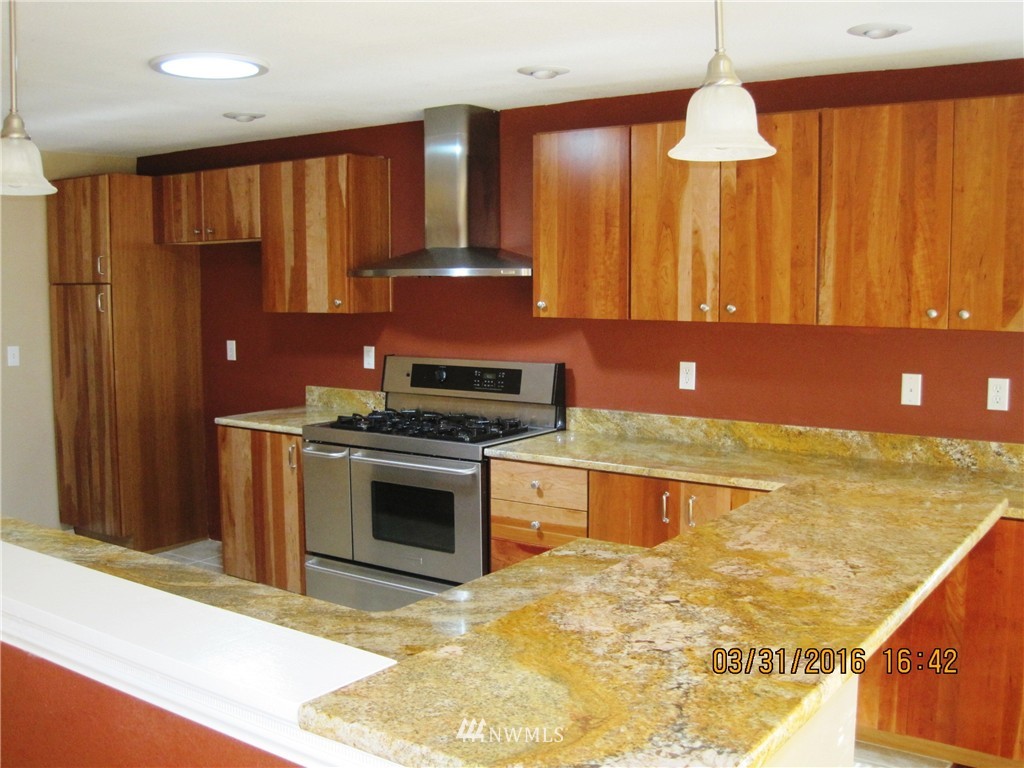1061 Southwest Spruce Road Port Orchard, WA 98367 - Photo 4 of 16 Gallery Image 4