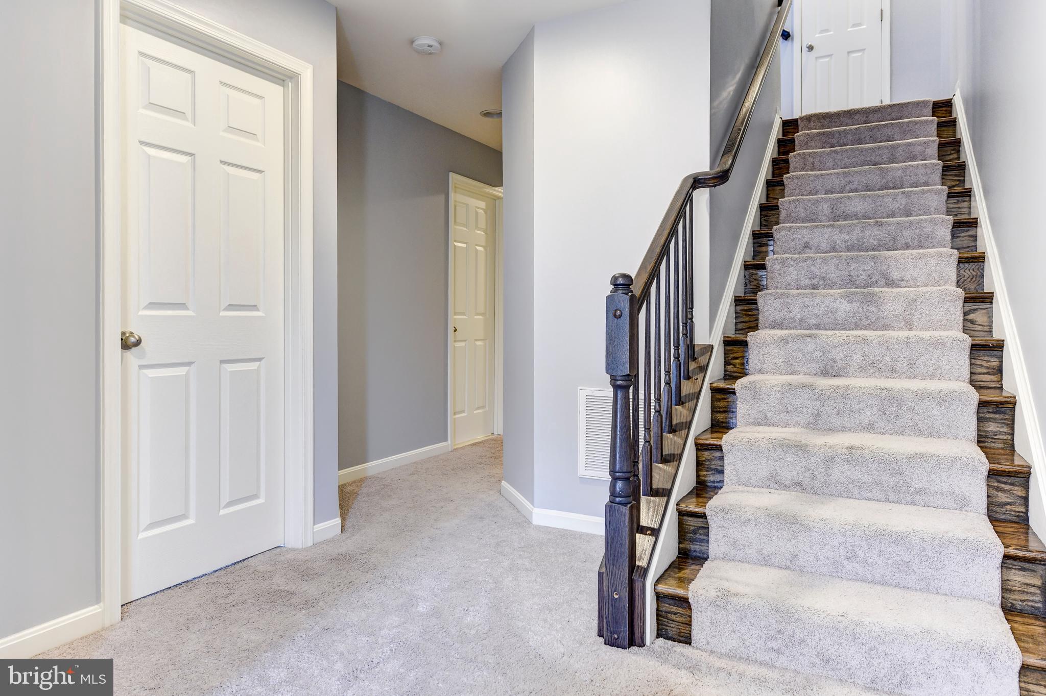 44104 Turf Field Square Chantilly, VA 20152 - Photo 3 of 38