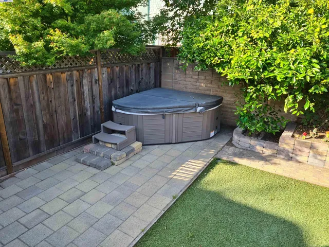 a view of an outdoor space