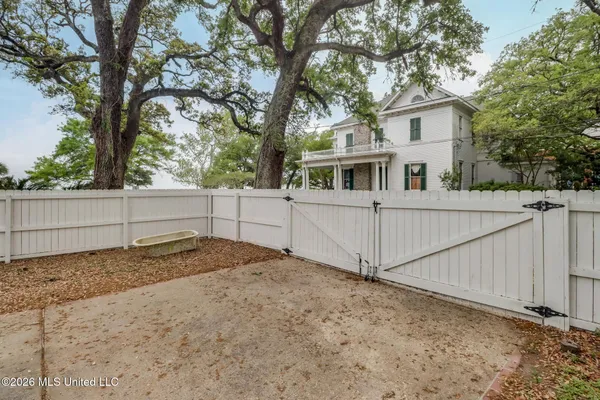 $4,200 | 1324 Beach Boulevard, Biloxi, MS 39530