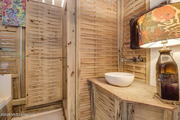 $4,200 | 1324 Beach Boulevard, Biloxi, MS 39530