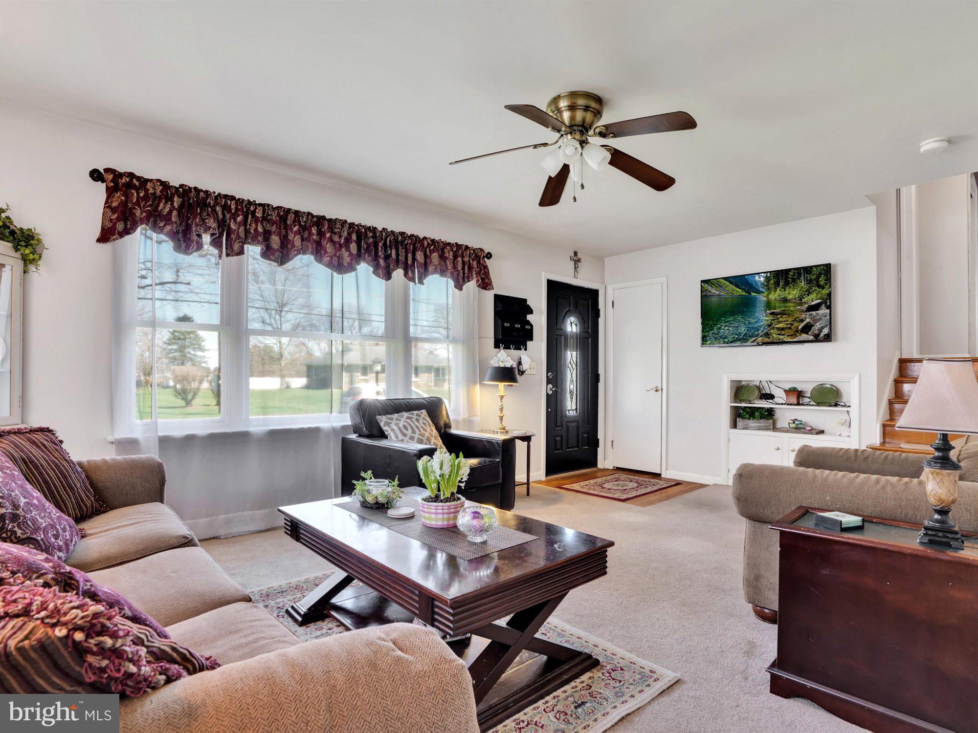 951 South Forge Road Palmyra, PA 17078 - Photo 3 of 18 Living Room