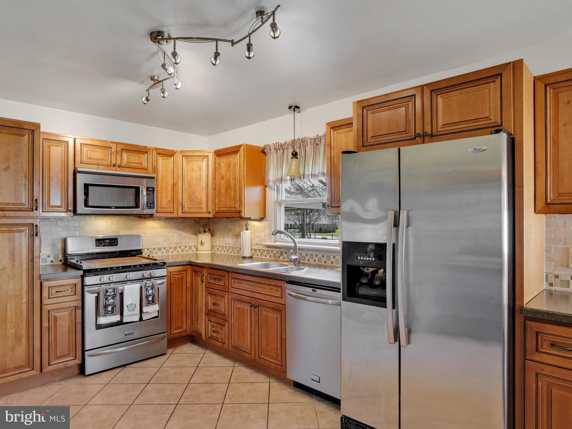 951 South Forge Road Palmyra, PA 17078 - Photo 4 of 18 Kitchen