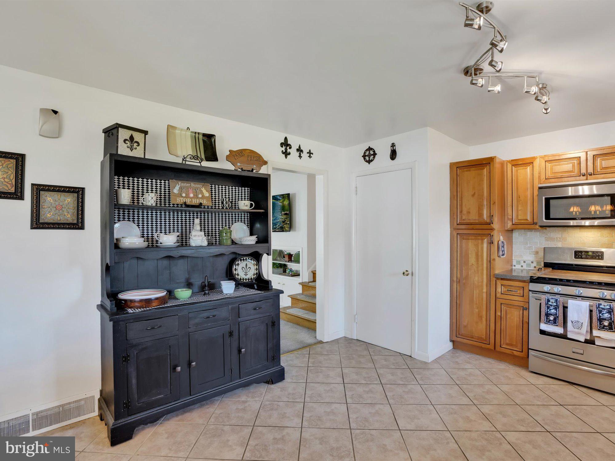 951 South Forge Road Palmyra, PA 17078 - Photo 5 of 18 Kitchen