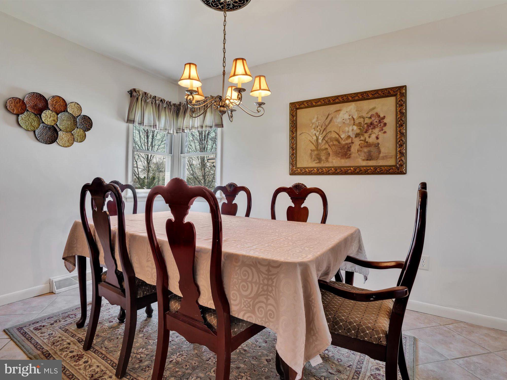 951 South Forge Road Palmyra, PA 17078 - Photo 7 of 18 Dining Area