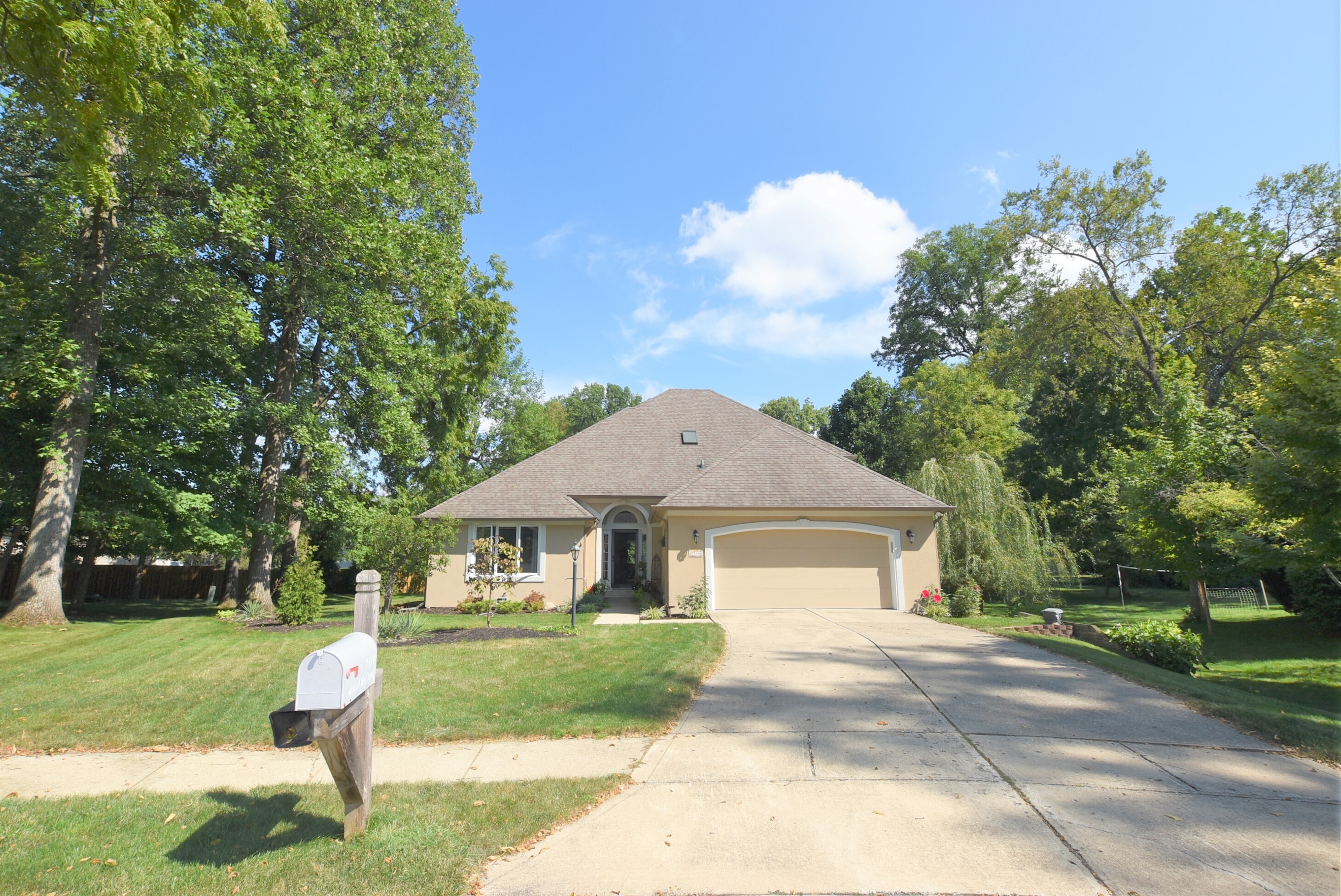7544 Broad Leaf Lane Fishers, IN 46038 - Photo 1 of 49